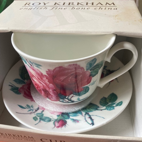 English Rose an exclusive design ROY KIRKHAM fine bone China TEA SET - Picture 1 of 15